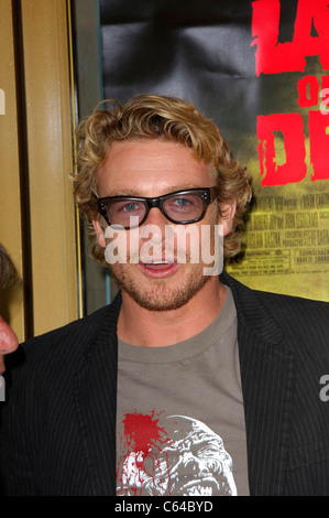 Simon Baker aux arrivées de George A. Romero LAND OF THE DEAD Premiere, Mann's National Theatre à Westwood, Los Angeles, CA, Banque D'Images