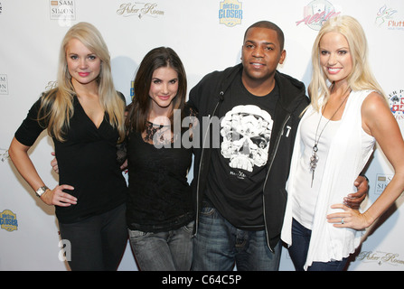 Stacy Fuson, Alison Waite, Mekhi Phifer, Lauren Anderson participeront à tous les CP pour en tournoi de poker de charité de célébrité au profit de la Fondation Un pas de plus, le Venetian Resort Hotel and Casino, Las Vegas, NV le 11 décembre 2010. Photo par : James Atoa/Everett Collection Banque D'Images