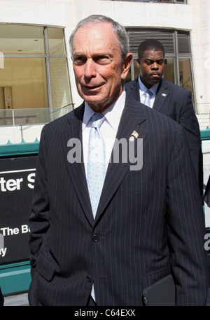 Le maire Michael R. Bloomberg lors de la conférence de presse de lancement de la Semaine de la mode Mercedes-Benz et le Lincoln Center, Columbus Avenue, New York, NY 8 septembre 2010. Photo par : Rob Kim/Everett Collection Banque D'Images