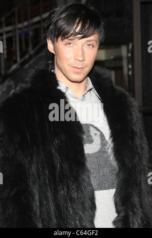 Johnny Weir à l'arrivées de 127 heures Premiere, Clearview Chelsea Cinema, New York, NY Le 2 novembre 2010. Photo par : Rob Kim/Everett Collection Banque D'Images