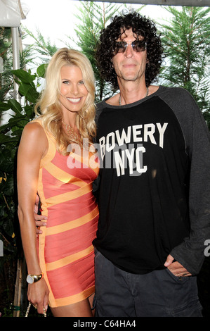 Beth Ostrosky, Howard Stern Magazine Hamptons présents pour partie, restaurant Savannah, Southampton, New York le 9 juillet 2010. Photo Banque D'Images