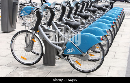 Un service de location de vélos à Dublin en Irlande Banque D'Images