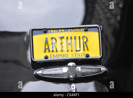 Atmosphère pendant le tournage du film 'Arthur' à New York le mardi. Dehors et environ pour la célébrité CANDIDS - Mardi, , New York, NY, le 3 août 2010. Photo par : William D. Bird/Everett Collection Banque D'Images