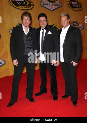 Rascal Flatts présents pour la NASCAR Sprint Cup Series Awards Cérémonie, le Wynn Las Vegas, Las Vegas, NV, le 3 décembre 2010. Photo Banque D'Images