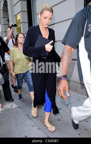 L'actrice Blake Lively, promenades à la 'Gossip Girl' film situé dans Midtown Manhattan dehors et environ pour la célébrité CANDIDS - MERCREDI Banque D'Images