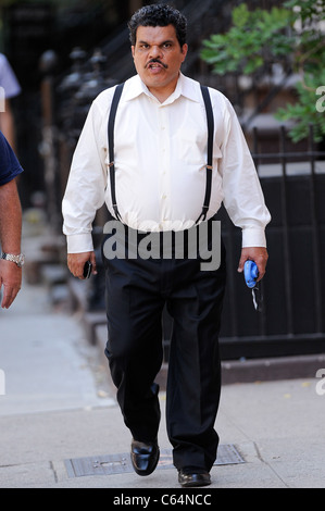 Luis Guzman, promenades à sa roulotte au film 'Arthur' situé dans l'East Village dehors et environ pour la célébrité CANDIDS - lundi, , Banque D'Images