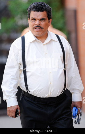 Luis Guzman, promenades à sa roulotte au film 'Arthur' situé dans l'East Village dehors et environ pour la célébrité CANDIDS - lundi, , Banque D'Images