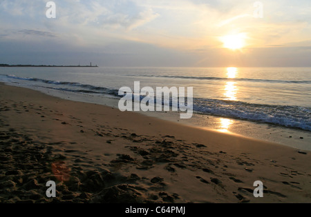 Coucher du soleil sur la mer , plage de la Conche, ile de re,Saint-Clément des baleines, Ile de Ré, Alpes Maritimes, France. Banque D'Images