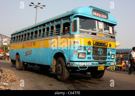 Ville local bus près de Howrah Bridge Kolkata Inde Banque D'Images