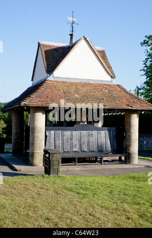 Village Green et bien House, Sedlescombe, East Sussex, England, UK Banque D'Images