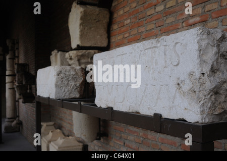 .Ashlars ( Renaissance ) Plateresque appartenant à l'Antiquarium - Mur d'ALCALA DE HENARES ( 13 ème ).L'ESPAGNE Banque D'Images