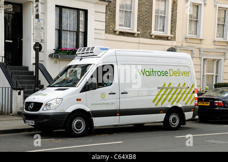 Waitrose fourgonnette de livraison à l'extérieur de la maison à Holloway Londres Borough of Islington N7 Angleterre Grande-Bretagne Royaume-Uni Banque D'Images