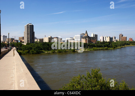 Pont Broadway sur la rivière South Saskatchewan Saskatoon, Canada Banque D'Images