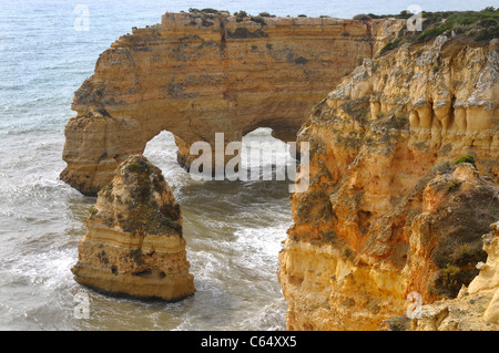 La plage de Marinha en Algarve Banque D'Images