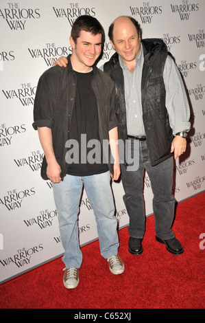 Jason Alexander à l'arrivées de THE WARRIOR'S WAY, Premiere CGV Cinemas, Los Angeles, CA, 19 novembre 2010. Photo par : Robert Kenney/Everett Collection Banque D'Images