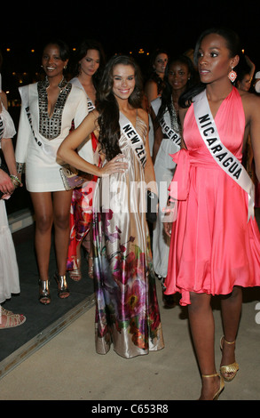 Ria van Dyke (Miss Nouvelle-zélande) au niveau des arrivées de l'Événement Bienvenue Miss Univers, Mandalay Bay Resort & Hotel, Las Vegas, NV le 13 août 2010. Photo par : James Atoa/Everett Collection Banque D'Images