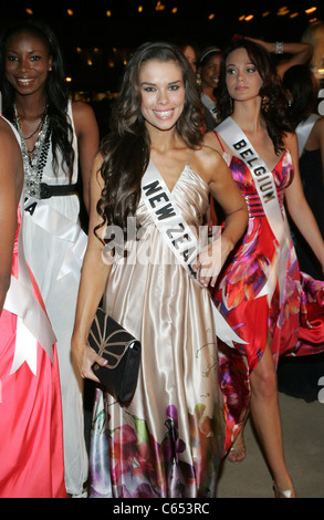 Ria van Dyke (Miss Nouvelle-zélande) au niveau des arrivées de l'Événement Bienvenue Miss Univers, Mandalay Bay Resort & Hotel, Las Vegas, NV le 13 août 2010. Photo par : James Atoa/Everett Collection Banque D'Images