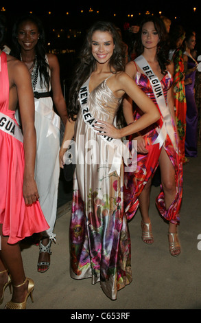 Ria van Dyke (Miss Nouvelle-zélande) au niveau des arrivées de l'Événement Bienvenue Miss Univers, Mandalay Bay Resort & Hotel, Las Vegas, NV le 13 août 2010. Photo par : James Atoa/Everett Collection Banque D'Images