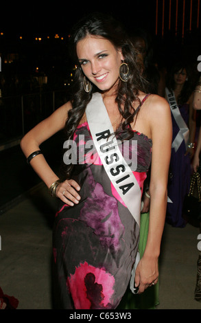 Irina Antonenko Miss (Russie) au niveau des arrivées de l'Événement Bienvenue Miss Univers, Mandalay Bay Resort & Hotel, Las Vegas, NV le 13 août 2010. Photo par : James Atoa/Everett Collection Banque D'Images