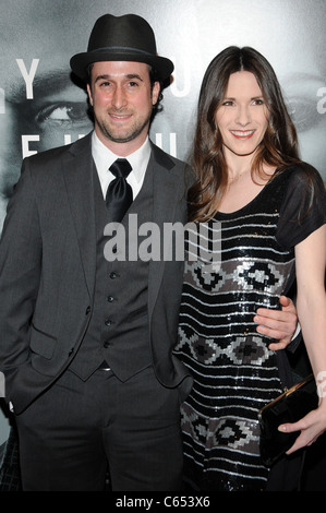 Mike DiGiacinto aux arrivées de l'ADJUSTMENT BUREAU Premiere, le Ziegfeld Theatre, New York, NY 14 février 2011. Photo par : Banque D'Images