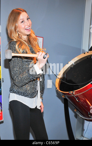 Whitney Port dans l'Esprit de Big Bang pour bénéficier d'Enfants SOS en Inde, l'esprit de la 34e Rue, New York, NY, 13 novembre 2010. Photo par : Gregorio T. Binuya/Everett Collection Banque D'Images