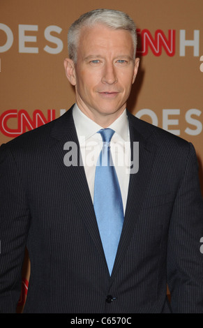 Anderson Cooper aux arrivées pour CNN HEROES : An All-Star Tribute, Shrine Auditorium, Los Angeles, CA, 20 novembre 2010. Photo par : Dee Cercone/Everett Collection Banque D'Images