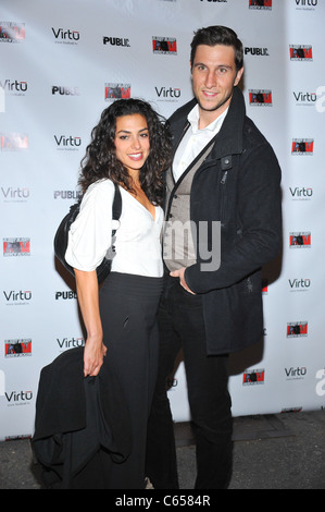 Jessica Schreiber, Pablo Schreiber présents pour BLOODY BLOODY ANDREW JACKSON Soirée d'ouverture sur Broadway, le Bernard B. Jacobs Theatre, New York, NY, 13 octobre 2010. Photo par : Gregorio T. Binuya/Everett Collection Banque D'Images