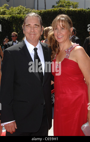 Beau Bridges, Wendy Pascot aux arrivées pour 2010 Creative Arts Emmy Awards, Nokia Theatre, Los Angeles, CA, 21 août 2010. Photo par : Michael Germana/Everett Collection Banque D'Images