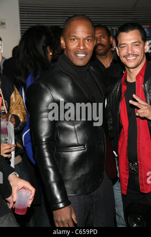 Jamie Foxx, El DeBarge lors d'une apparition publique pour Jamie Foxx meilleure nuit de ma vie et la lecture de l'Album Q&A, Samsung Experience Store à Time Warner Center, New York, NY Le 21 décembre 2010. Photo par : Rob Kim/Everett Collection Banque D'Images