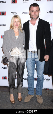 Naomi Watts, Liev Schreiber aux arrivées de BLOODY BLOODY ANDREW JACKSON Soirée d'ouverture sur Broadway, le Bernard B. Jacobs Theatre, New York, NY, 13 octobre 2010. Photo par : Rob riche/Everett Collection Banque D'Images