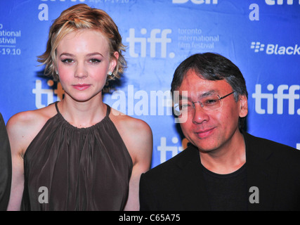 Carey Mulligan, Kazuo Ishiguro à la conférence de presse pour Never let me go Conférence de presse au Festival International du Film de Toronto (TIFF), Hyatt Regency Hotel, Toronto, le 13 septembre 2010. Photo par : Gregorio T. Binuya/Everett Collection Banque D'Images