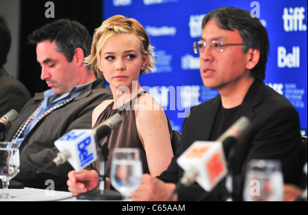 Carey Mulligan, Kazuo Ishiguro à la conférence de presse pour Never let me go Conférence de presse au Festival International du Film de Toronto (TIFF), Hyatt Regency Hotel, Toronto, le 13 septembre 2010. Photo par : Gregorio T. Binuya/Everett Collection Banque D'Images