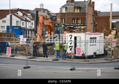 Site de démolition/ bâtiments / bâtiment (Chambre des Reeves magasin de meubles) démoli après avoir été brûlés lors des émeutes anti-émeute / 2011 Banque D'Images