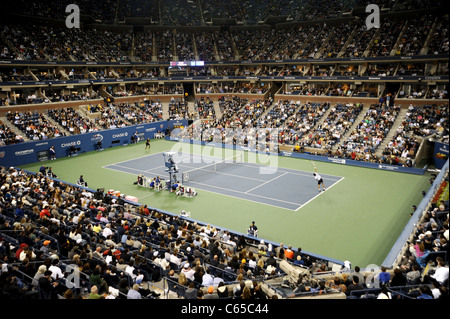 Arthur Ashe Stadium présents pour l'US Open 2010 Tournoi de Tennis Masculin Match Finale, Arthur Ashe Stadium, New York, Banque D'Images