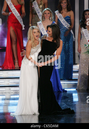 Miss Nebraska, Teresa Scanlan, Miss Arkansas, Alyse Eady présents pour 2011 Miss America Pageant, Planet Hollywood Resort and Casino, Las Vegas, NV le 15 janvier 2011. Photo par : James Atoa/Everett Collection Banque D'Images