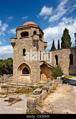 Vue partielle du monastère de Filerimos, près de Trianta Village, l'île de Rhodes, Dodécanèse, Grèce. Banque D'Images