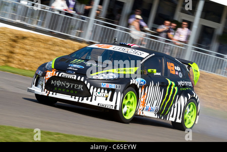 Ken Block en WRC Ford Fiesta "Gymkhana" au 2011 Goodwood Festival of Speed, Sussex, England, UK. Banque D'Images