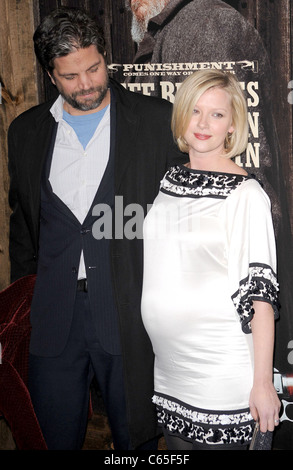 Tod Williams, Gretchen Mol aux arrivées pour TRUE GRIT Premiere, le Ziegfeld Theatre, New York, NY Le 14 décembre 2010. Photo par : Kristin Callahan/Everett Collection Banque D'Images