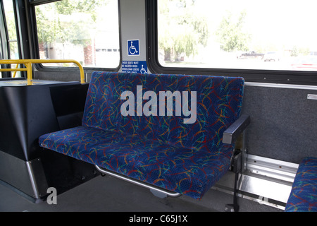 Les personnes handicapées siège à bord d'autobus de transport en commun de Saskatoon Saskatchewan Canada Banque D'Images