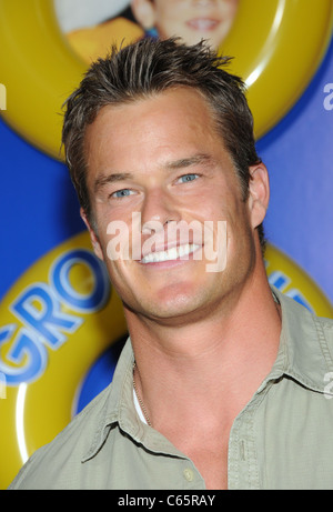 Alec Musser au niveau des arrivées pour les adultes Première, Le Ziegfeld Theatre, New York, NY Le 23 juin 2010. Photo par : Desiree Navarro/Everett Collection Banque D'Images