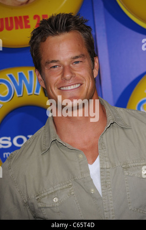Alec Musser au niveau des arrivées pour les adultes Première, Le Ziegfeld Theatre, New York, NY Le 23 juin 2010. Photo par : Kristin Callahan/Everett Collection Banque D'Images