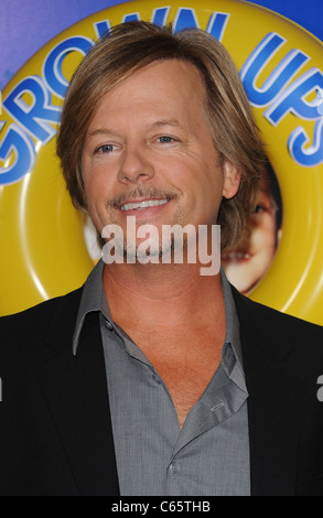 David Spade aux arrivées pour grandes personnes Premiere, le Ziegfeld Theatre, New York, NY Le 23 juin 2010. Photo par : Kristin Callahan/Everett Collection Banque D'Images