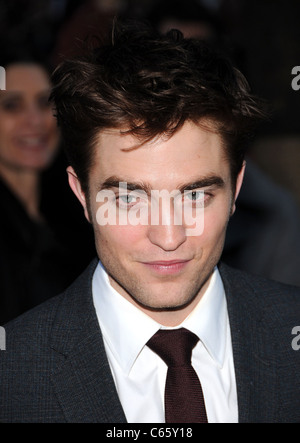 Robert Pattinson aux arrivées d'EAU POUR LES ÉLÉPHANTS Premiere, le Ziegfeld Theatre, New York, NY Le 17 avril 2011. Photo par : Desiree Navarro/Everett Collection Banque D'Images