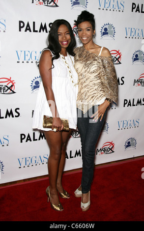 Jill Marie Jones, Michelle Williams à une apparition publique pour Shawn Marion Foundation Celebrity Poker Tournament de bénéficier UNLV Single Parents, Palms Casino & Hotel, Las Vegas, NV le 24 juillet 2010. Photo par : MORA/Everett Collection Banque D'Images