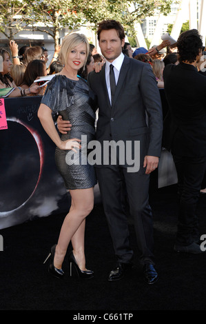 Jennie Garth (portant une robe Tadashi Shoji), Peter Facinelli aux arrivées pour La Saga Twilight : ECLIPSE Premiere, Nokia Theatre L.A. Vivre, Los Angeles, CA, 24 juin 2010. Photo par : Michael Germana/Everett Collection Banque D'Images