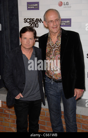 Michael J. Fox, Christopher Lloyd aux arrivées pour Spike TV's SCREAM 2010, Théâtre grec, Los Angeles, CA, 16 octobre 2010. Photo par : Michael Germana/Everett Collection Banque D'Images