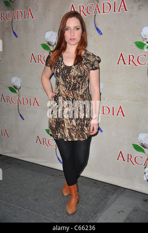 Zoe Lister-Jones présents pour la soirée d'ouverture d'Arcadia sur Broadway, Ethel Barrymore Theatre, New York, NY Le 17 mars 2011. Photo par : Gregorio T. Binuya/Everett Collection Banque D'Images