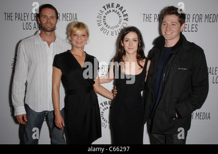 Garret Dillahunt, Martha Plimpton, Shannon Woodward, Lucas Neff présents pour Paley Fest 2011 Réunion-débat avec élever Banque D'Images