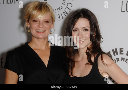 Martha Plimpton, Shannon Woodward présente à Paley Fest 2011 Réunion-débat avec l'ESPOIR, Saban Theatre, Los Angeles, CA le 17 mars 2011. Photo par : Michael Germana/Everett Collection Banque D'Images