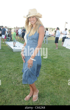 Beth Ostrosky présents pour Magazine HAMPTONS Clambake annuel, Montauk Yacht Club, Montauk, NY 17 juillet 2011. Photo par : Rob Banque D'Images